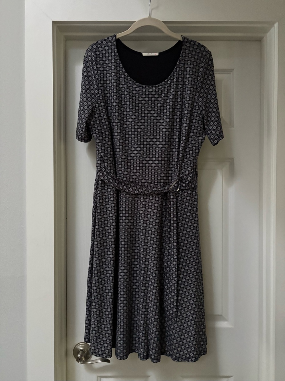 Le Lis Black and White Short-Sleeve Printed Midi Dress with Waist Tie